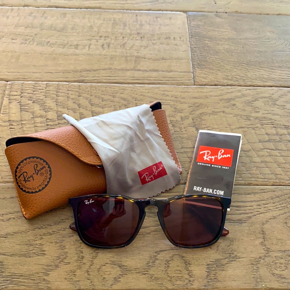Unisex Ray-Ban Sunglasses Barely Worn